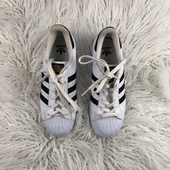 Adidas Superstar BRAND NEW - Picture 2 of 3